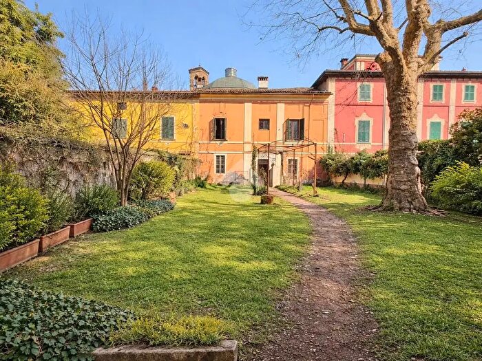 Casa con 7 locali in vendita in Via Vittorio Emanuele II, Villalvernia