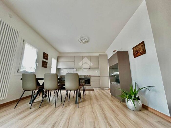 Appartamento trilocale in affitto in Via valli, Castelcucco
