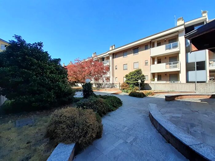 Appartamento trilocale in vendita in Via Arsiero, Vanzago