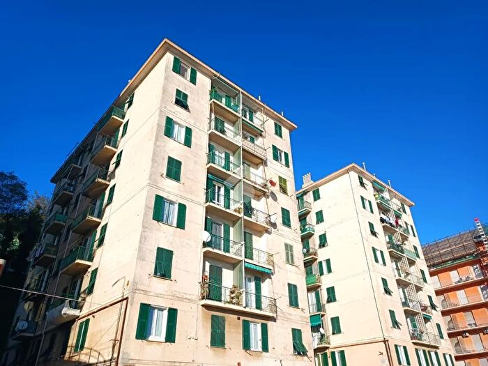 Appartamento trilocale in vendita in Via Morselli, Genova