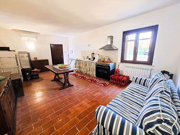 Casa con 9 locali in vendita in Via Rimembranze, Amelia