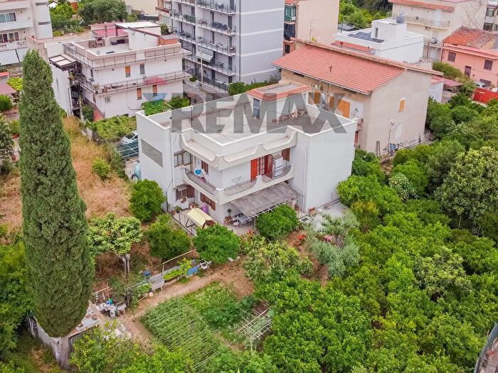 Casa con 9 locali in vendita in Via Vf, Palermo