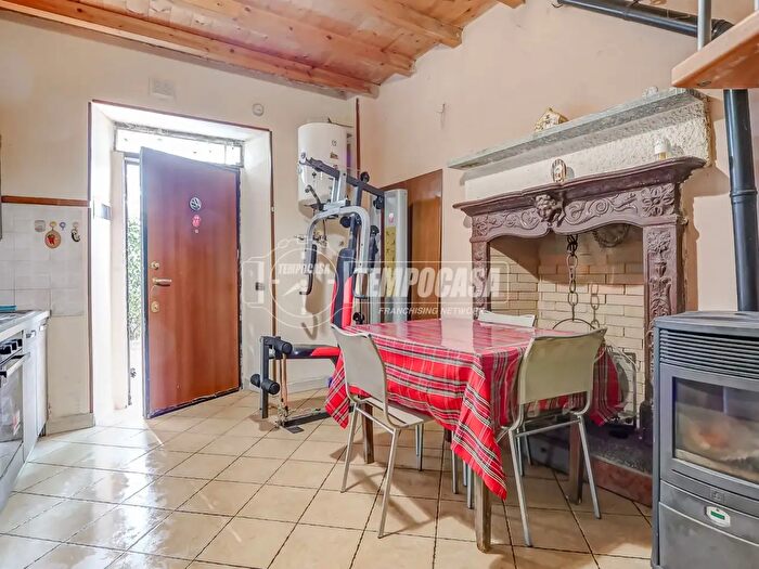 Appartamento bilocale in vendita in Via Varese, Varano Borghi