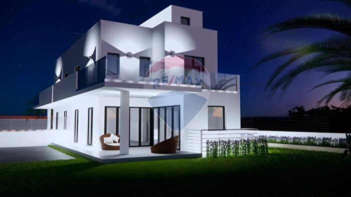 Casa con 5 locali in vendita in Via Lanza di Scalea, Palermo