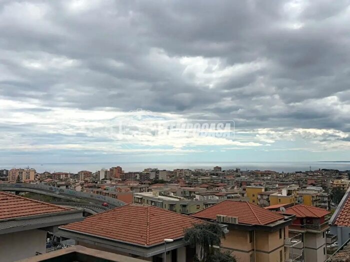 Casa con 7 locali in vendita in Gravina Di Catania