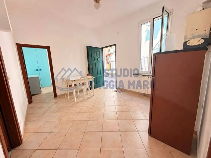 Appartamento trilocale in vendita in Via Levà, Taggia