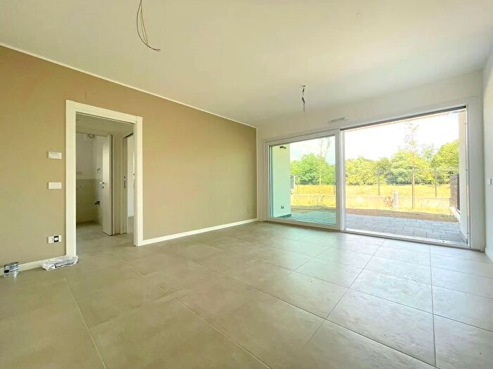 Appartamento bilocale in vendita in Via Parini, Lomazzo