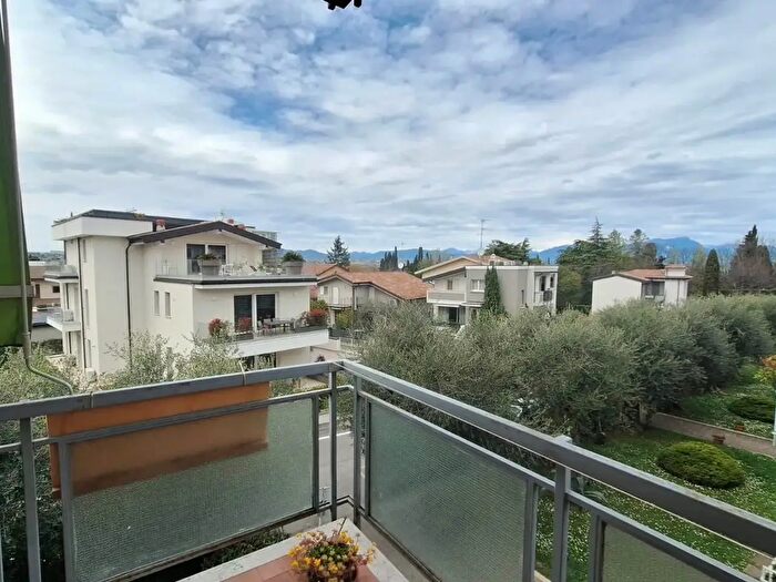 Appartamento trilocale in vendita in Via Sarca, Desenzano Del Garda