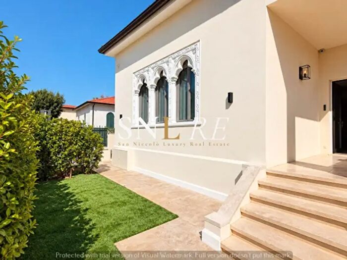 Casa con 6 locali in vendita in Via Sant'Antonio, Pietrasanta