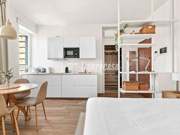 Appartamento monolocale in vendita in Via Spezia, Milano