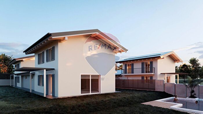 Casa quadrilocale in vendita in Via Catolari, Sotto Il Monte Giovanni Xxiii