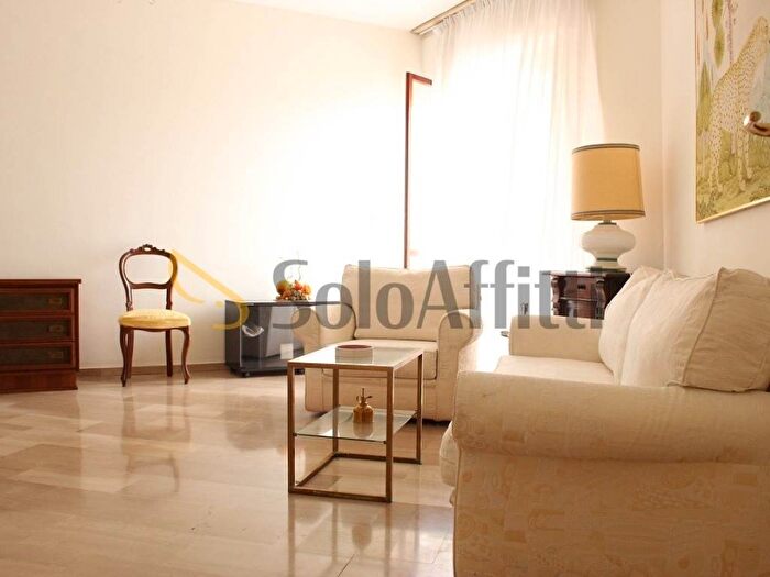 Appartamento trilocale in affitto in Via Lorenteggio, Giambellino, Milano