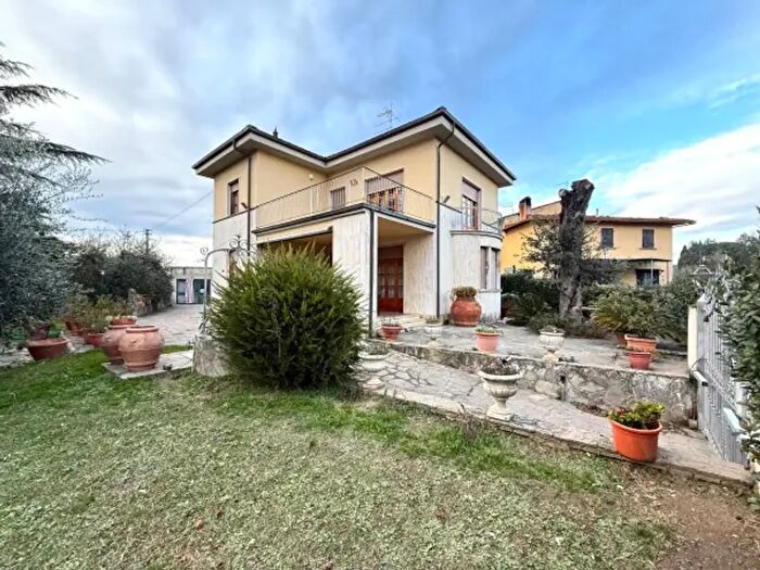 Casa con 6 locali in vendita in Via Codilungo, Lastra A Signa