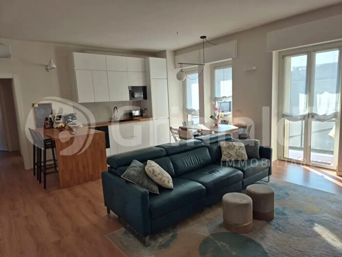 Appartamento quadrilocale in vendita in Via Pastorelli, Milano