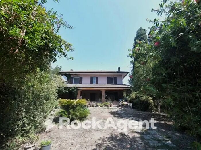 Casa con 6 locali in vendita in Strada del Pantanello, Latina