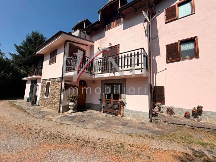 Casa con 9 locali in vendita in Borgata Ciardossina, Villar Perosa