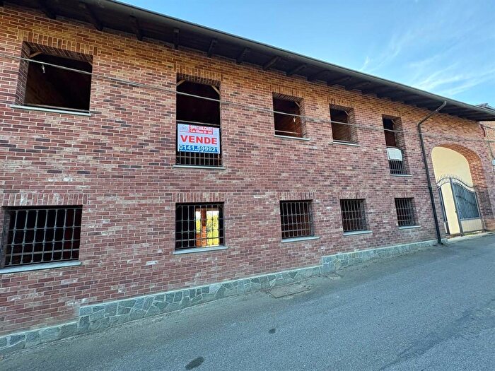 Casa con 12 locali in vendita in Via Cavour, Castagnole Monferrato