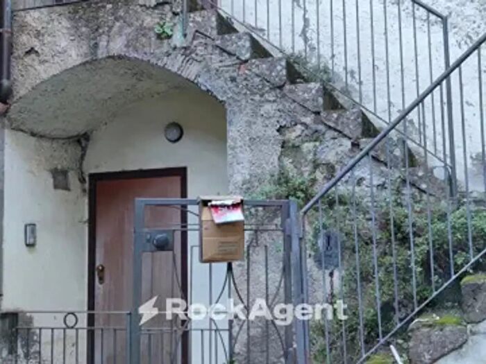 Appartamento bilocale in vendita in Via dei Granari, Vallerano