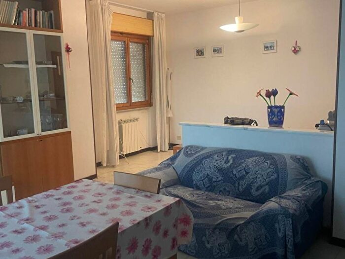 Appartamento quadrilocale in affitto in Via Fratelli Rosselli, Luni Mare, Luni