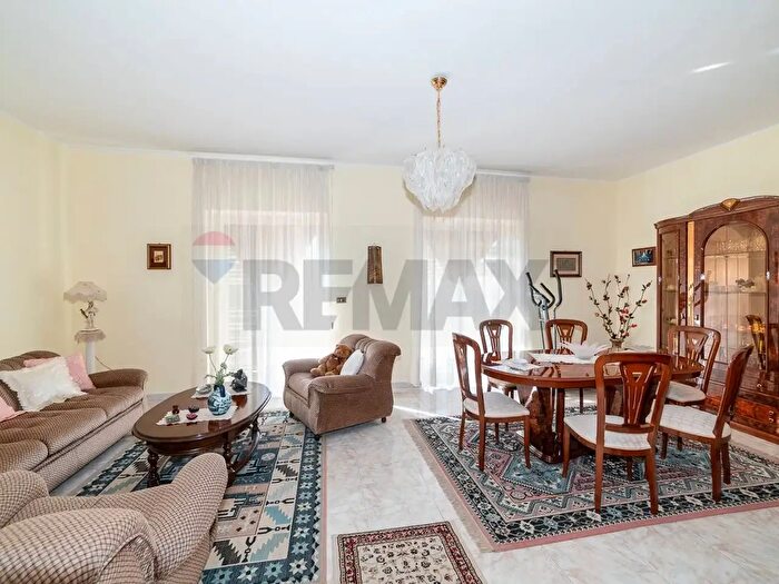 Appartamento con 6 locali in vendita in Via Pantelleria, Belpasso