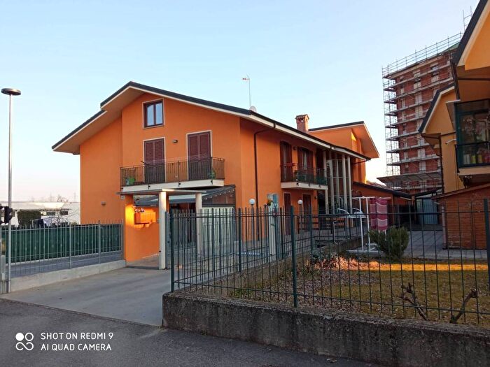 Appartamento trilocale in affitto in Via Francesco Costa, Centro, Saluzzo