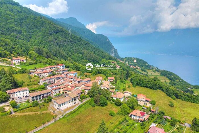 Appartamento con 6 locali in vendita in Via Liano, Gargnano