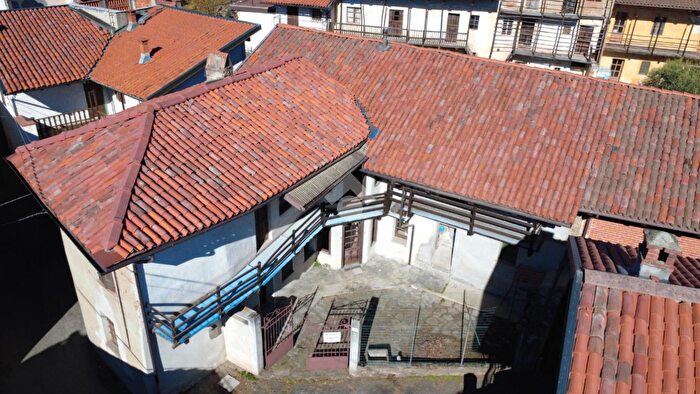 Casa con 6 locali in vendita in Frazione Piletta, Magnano