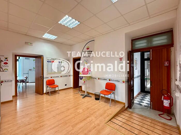 Appartamento con 8 locali in vendita in Corso Giuseppe Garibaldi, Salerno