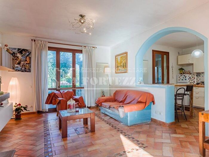Casa con 6 locali in vendita in Titignano, Titignano Visignano, Cascina