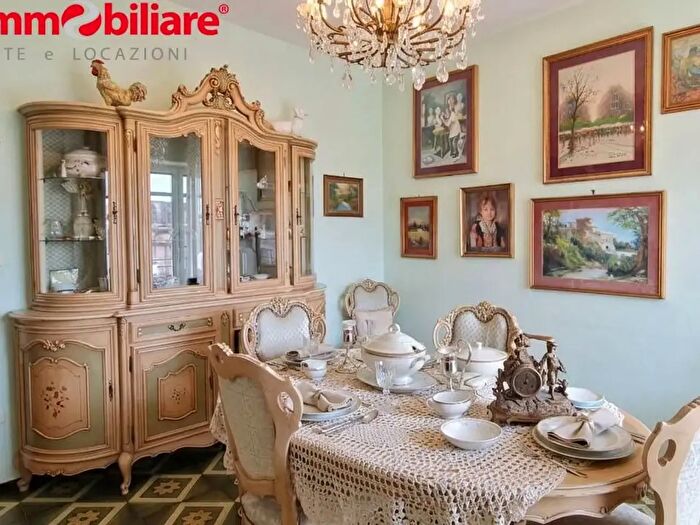 Appartamento trilocale in vendita in Via Marco Aurelio Severino, Napoli
