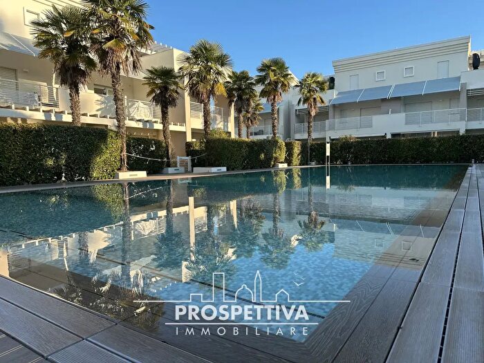 Appartamento trilocale in vendita in Via Udine, Jesolo