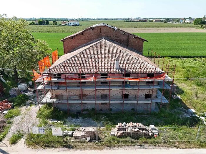 Casa con 10 locali in vendita in Via Ravarino Carpi, Bomporto