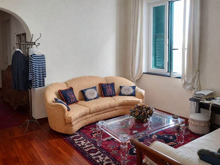 Appartamento quadrilocale in affitto in Via Flora, Albaro, Genova