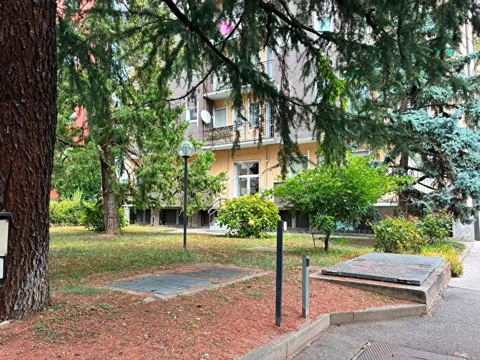 Appartamento trilocale in affitto in Via Lanfranco della Pila, Milano