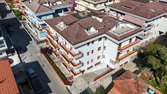Appartamento con 5 locali in vendita in Via Emilia, Alba Adriatica