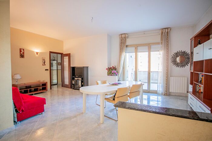 Appartamento con 5 locali in vendita in Via Luigi Vanvitelli, Siracusa