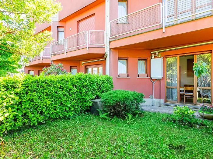 Casa con 5 locali in vendita in Via Giovanni XXIII, Molteno