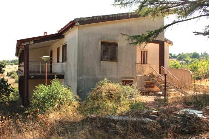 Casa con 6 locali in vendita in Cassano Delle Murge