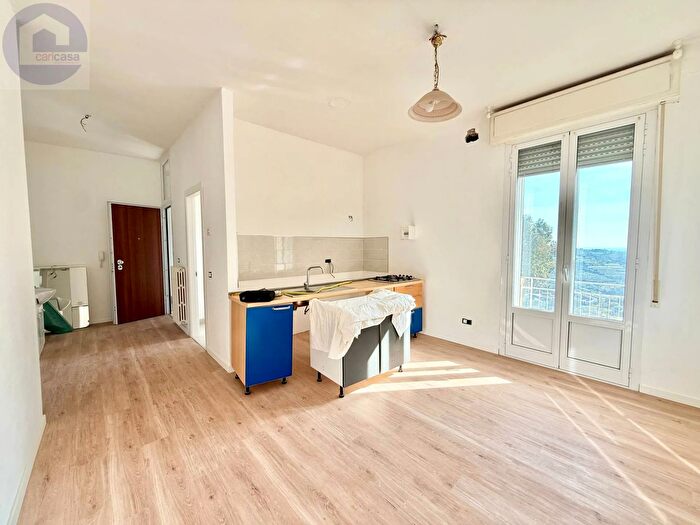 Appartamento trilocale in vendita in Via Baracca, Sanremo