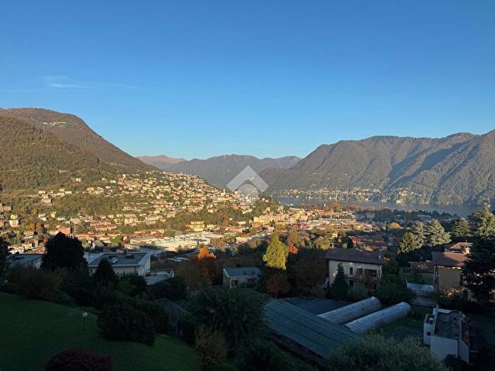 Appartamento quadrilocale in vendita in Via Massimo Bontempelli, Como