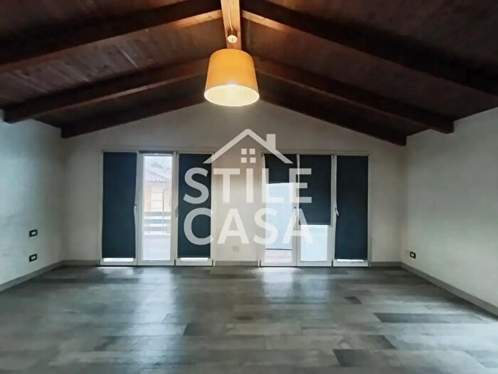 Casa con 8 locali in vendita in Altopascio