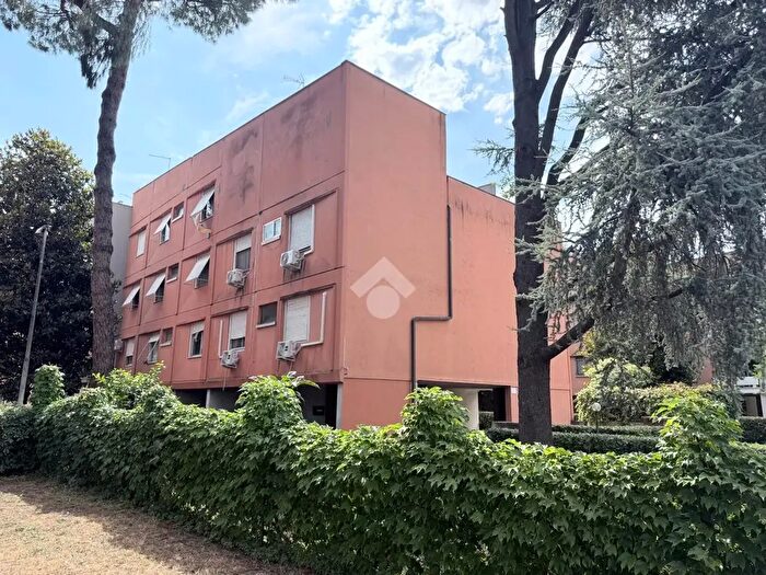 Appartamento trilocale in vendita in Via Oberdan Petrini, Roma