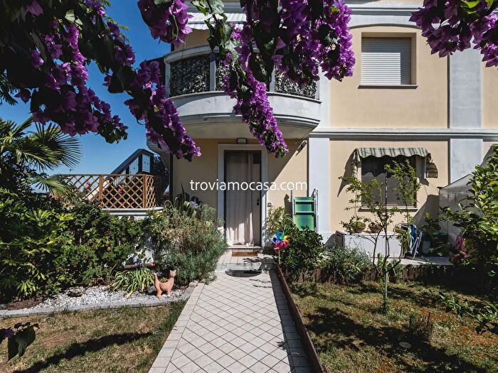 Appartamento quadrilocale in vendita in Via Piacenza, San Clemente
