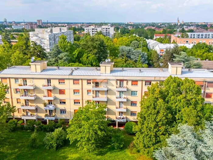 Appartamento quadrilocale in vendita in Via Ettore Barchi, Reggio Emilia