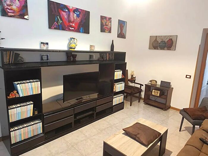 Appartamento con 6 locali in vendita in Piazza Diodoro Siculo, Agrigento