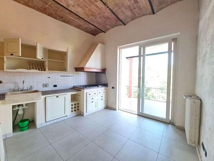 Appartamento quadrilocale in vendita in Via Roma, Montespertoli