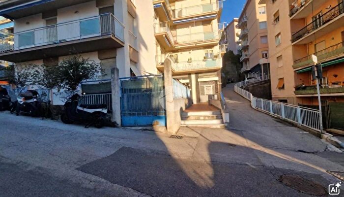 Appartamento con 5 locali in vendita in Genova