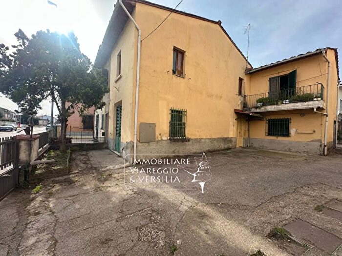 Appartamento con 5 locali in vendita in Via Dante Alighieri, Fucecchio