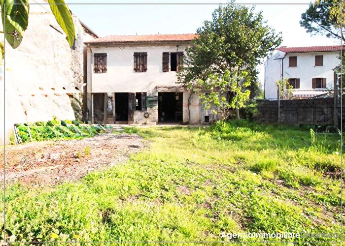 Casa con 6 locali in vendita in Via Farmacia, Codogne