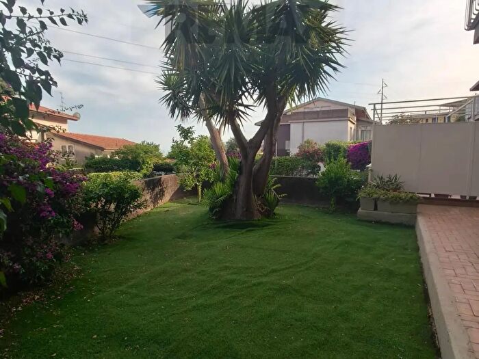 Appartamento con 7 locali in affitto in Via Barriera del Bosco, Sant'Agata Li Battiati